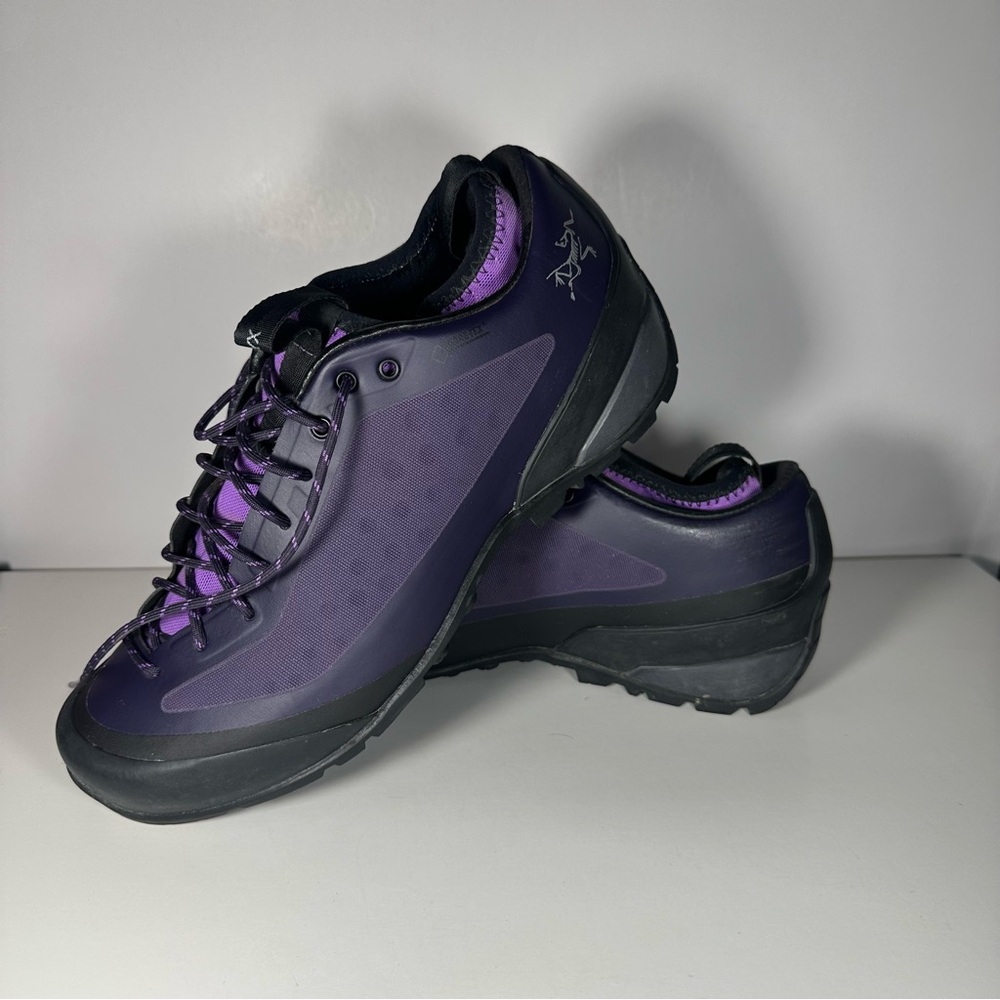 Arc'Teryx Acrux FL GTX Approach Shoes Goretex
Waterpoof Built-In Liner Women 8.5